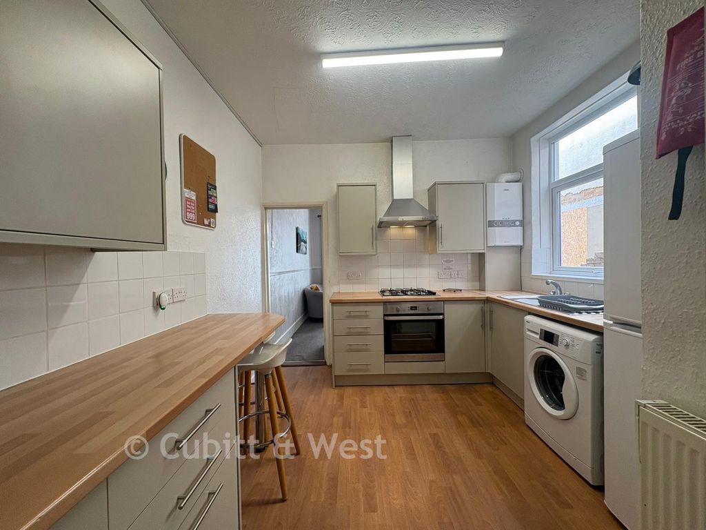 Property photo 3 of 13 Kitchen