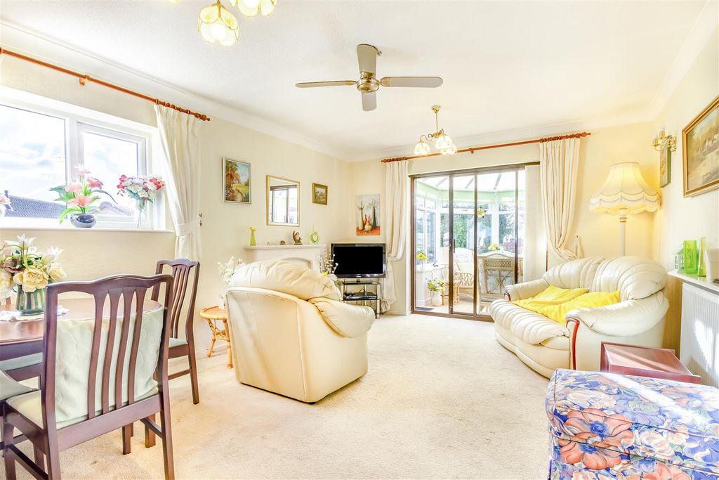 Property photo 2 of 27 8674669-Interior12.Jpg