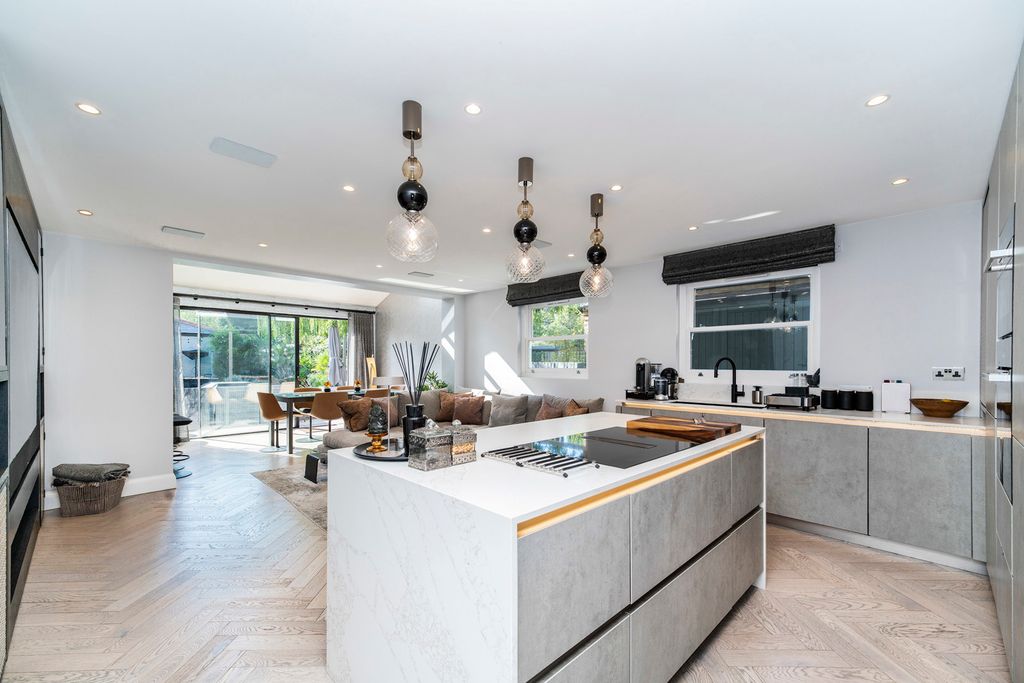 Property photo 1 of 20 Pbox-Img.Jpg