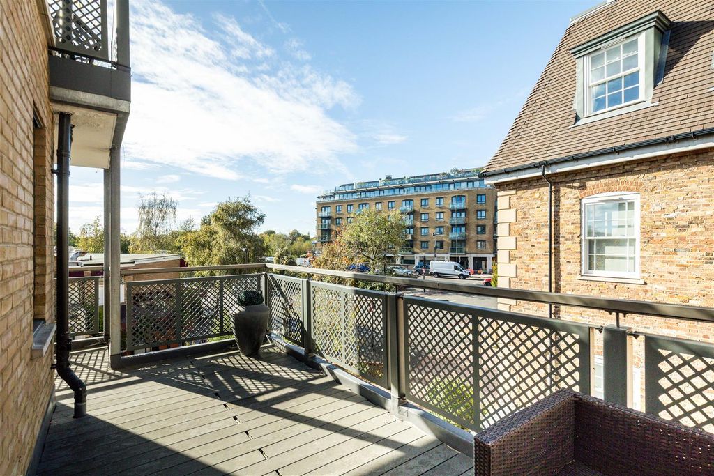 Property photo 2 of 10 Albany Court-16.Jpg