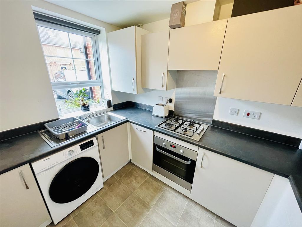 Property photo 3 of 14 Kitchen