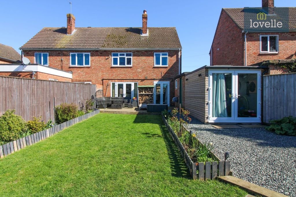 Property photo 2 of 21