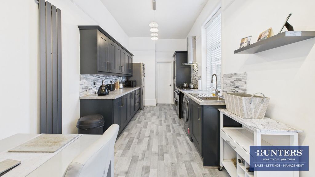 Property photo 3 of 16 Kitchen