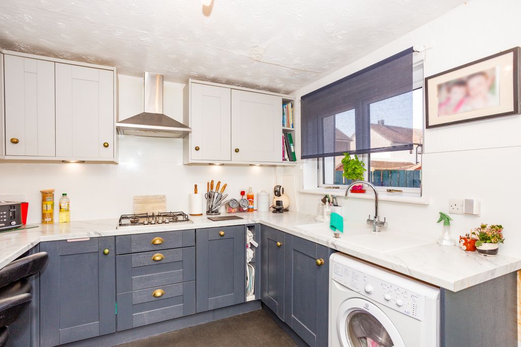 Property photo 3 of 26 Kitchen