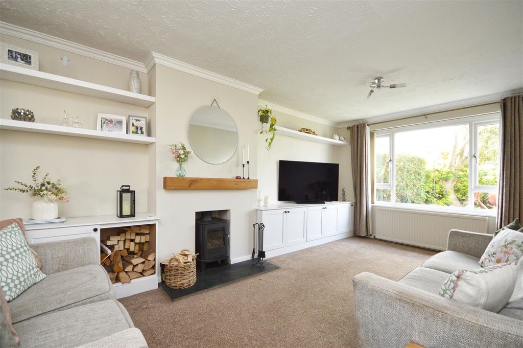 Property photo 2 of 25 Sitting Room