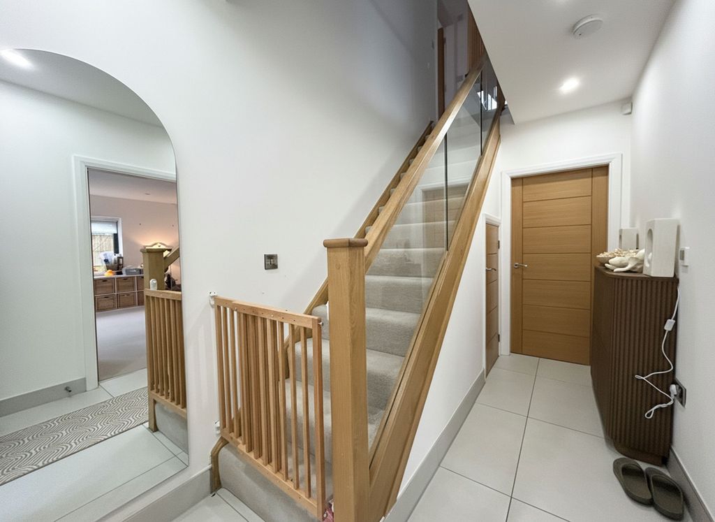 Property photo 2 of 25