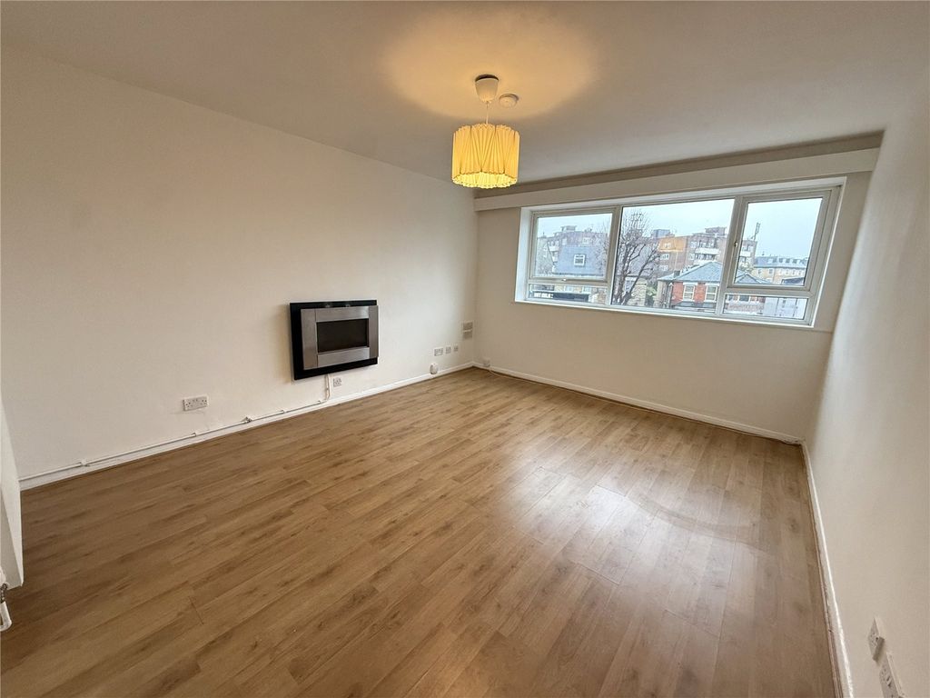 Property photo 3 of 6 Picture No. 12