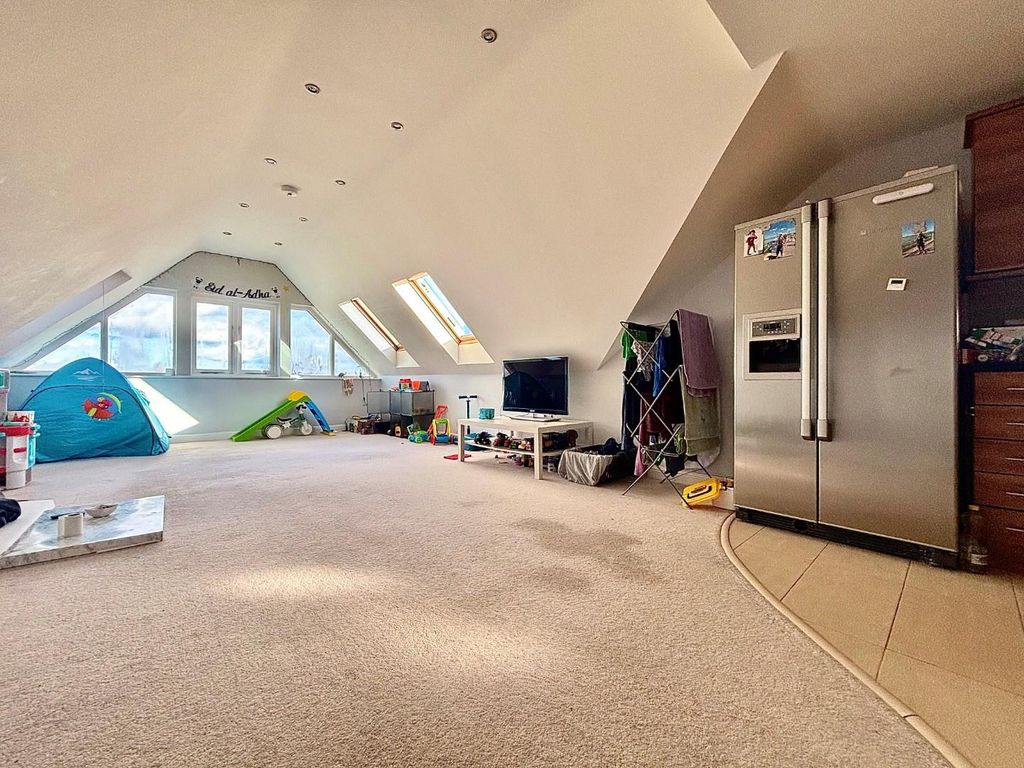 Property photo 3 of 12 Flat 5 14 Fernhill Lounge.Jpg