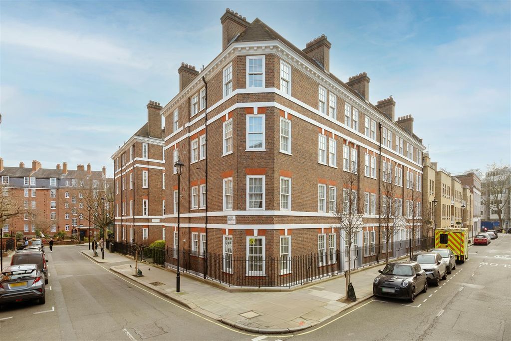 Property photo 1 of 11 32 Middleton House Hi-13.Jpg