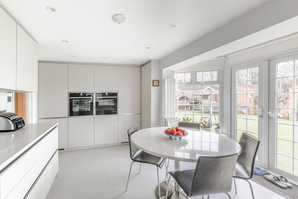 Property photo 3 of 21