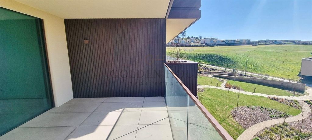 Property photo 1 of 37 Luxury 2-Bedroom In Quinta Marques Gomes