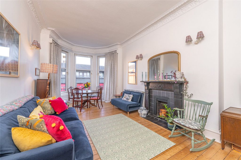 Property photo 2 of 26 Lounge