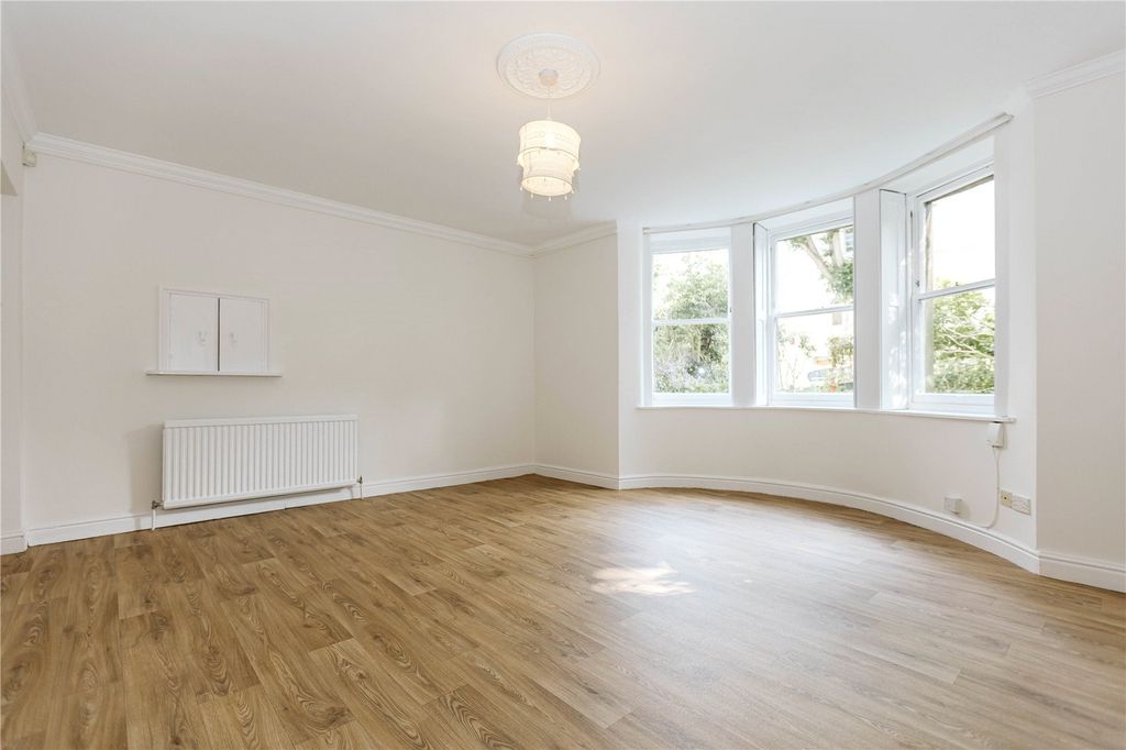 Property photo 1 of 17 Picture No. 12