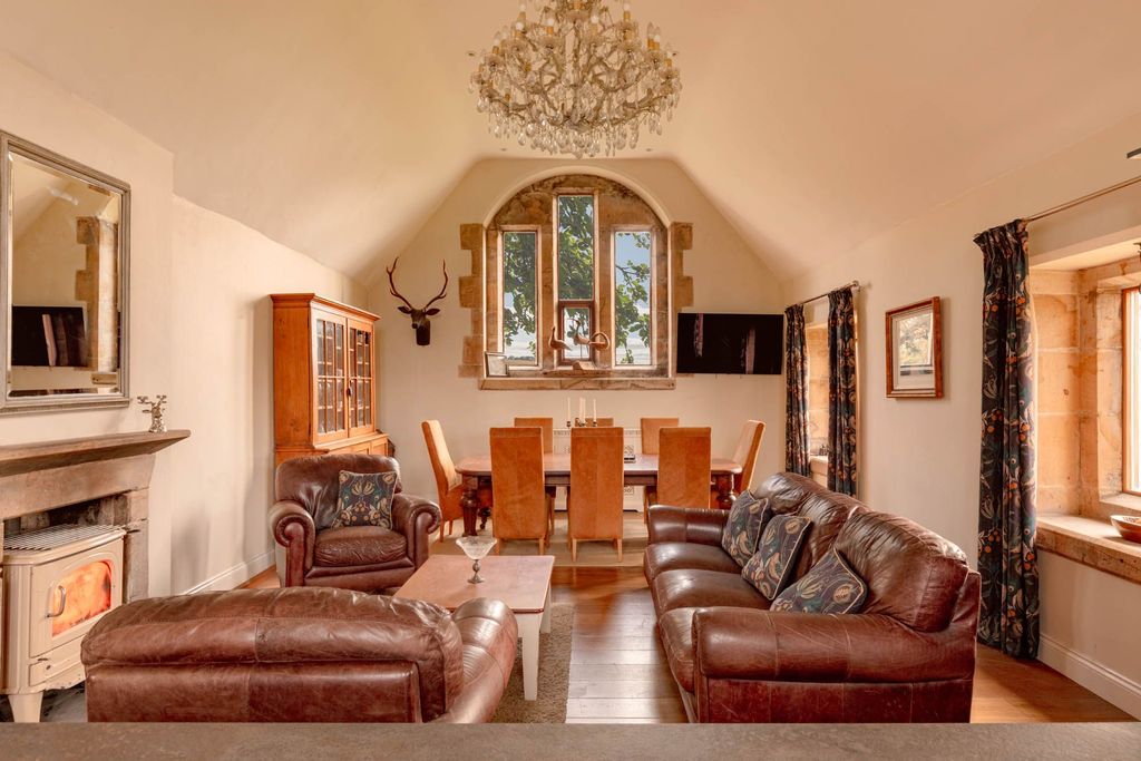 Property photo 3 of 34
