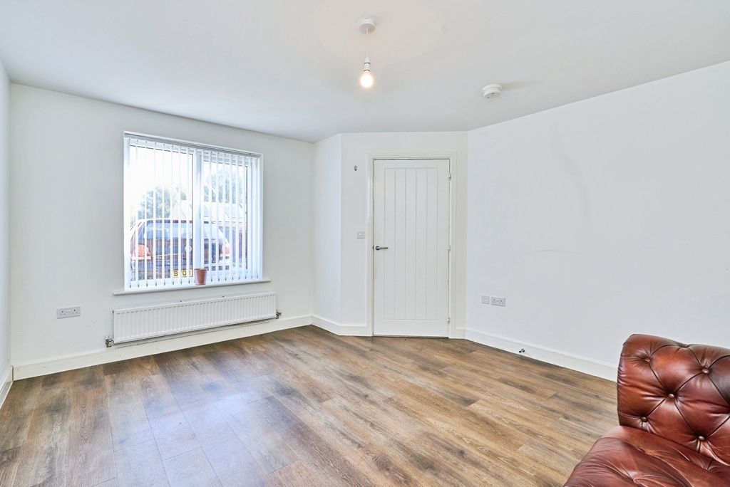 Property photo 2 of 20 Pbox-Img.Jpg