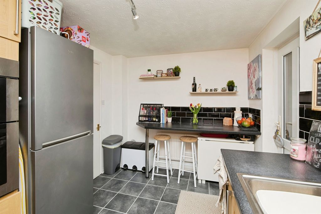 Property photo 2 of 20