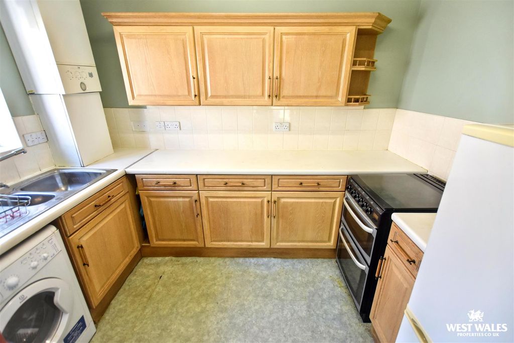 Property photo 3 of 14 4 (29).Jpg