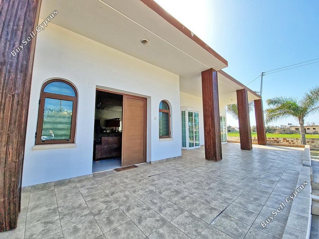 Property photo 2 of 32
