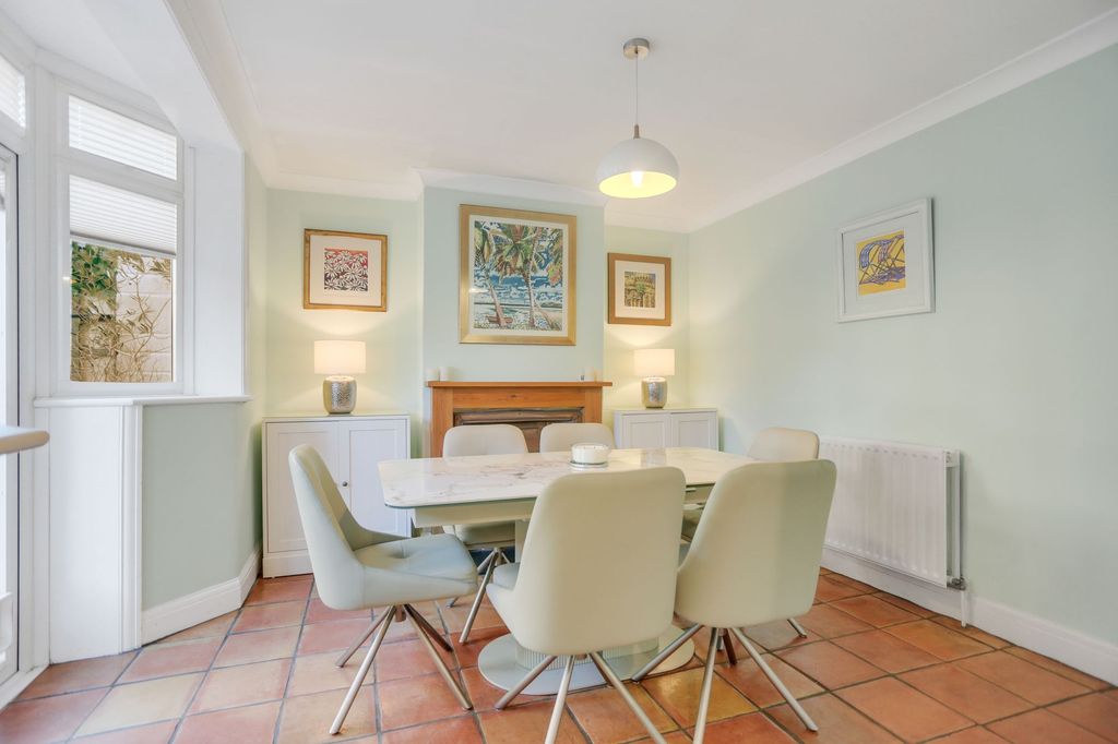 Property photo 3 of 31