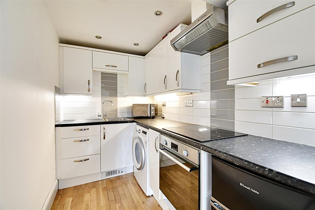 Property photo 3 of 19 Kitchen.Jpg