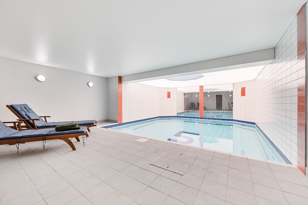 Property photo 2 of 27