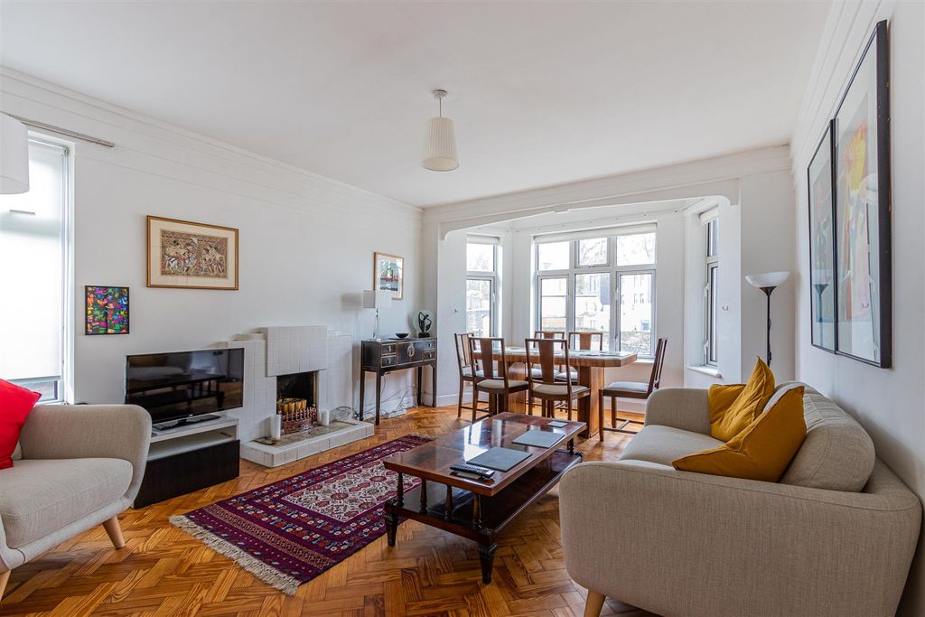 Property photo 3 of 9 Melrose Court 10 (1 Of 8).Jpg