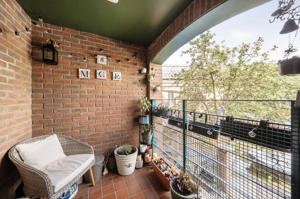 Property photo 2 of 17 Balcony