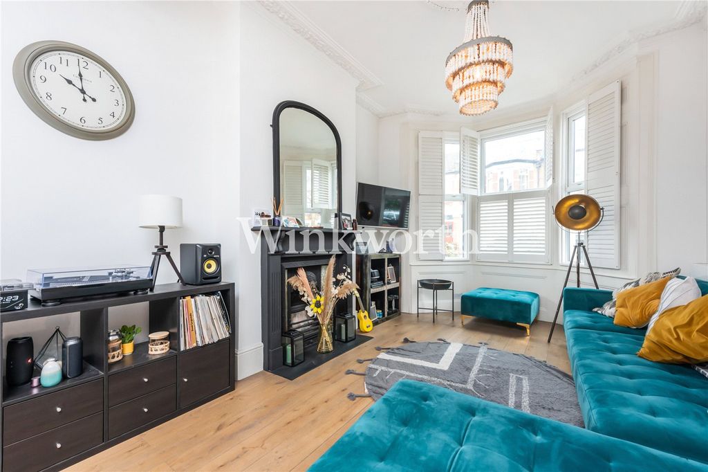 Property photo 1 of 33 Picture No. 04