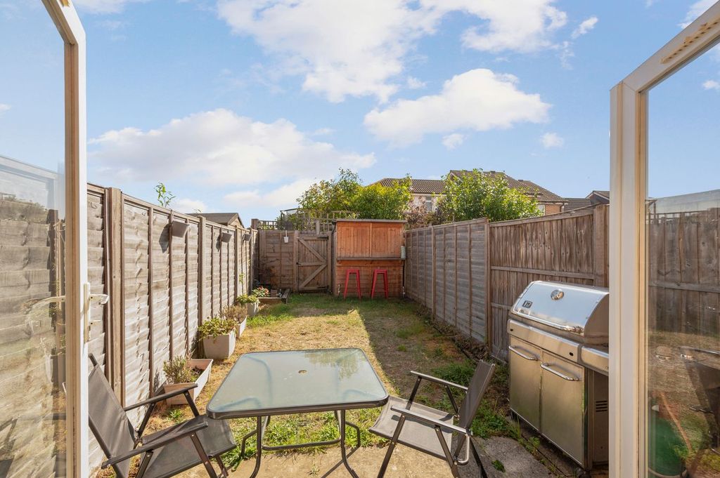 Property photo 3 of 11
