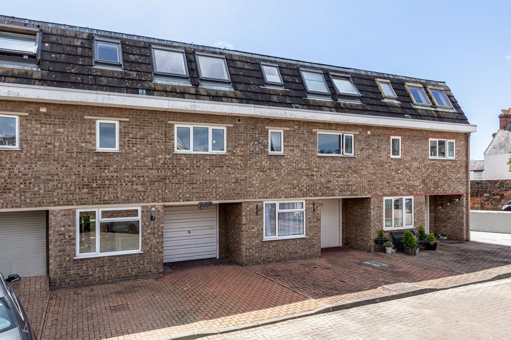 Property photo 1 of 31
