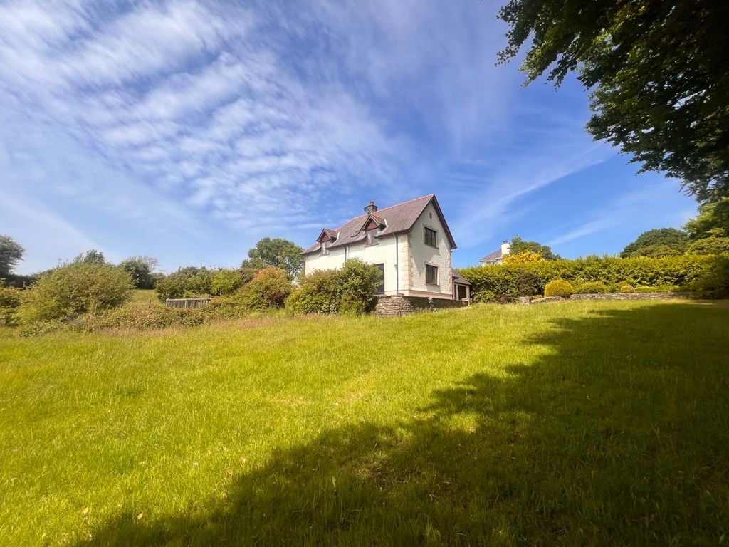 Property photo 3 of 41