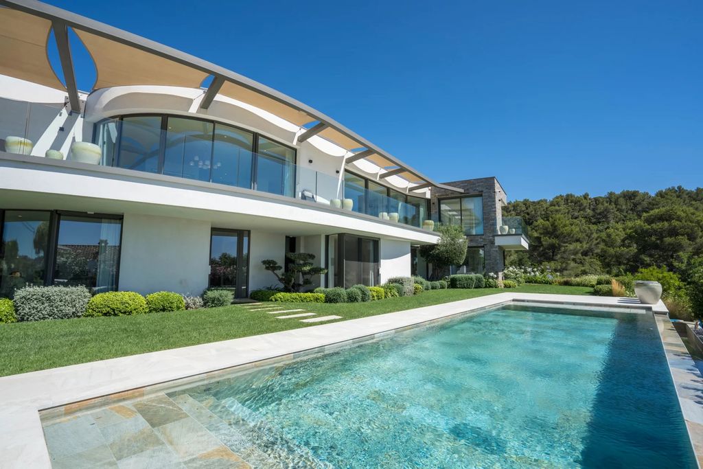 Property photo 2 of 37