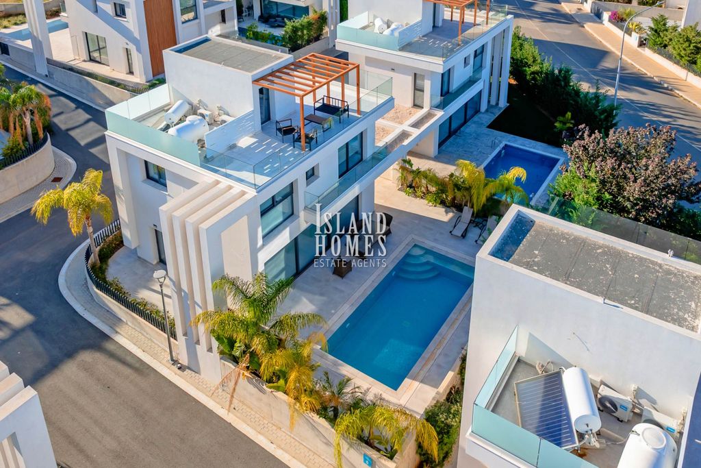 Property photo 2 of 41