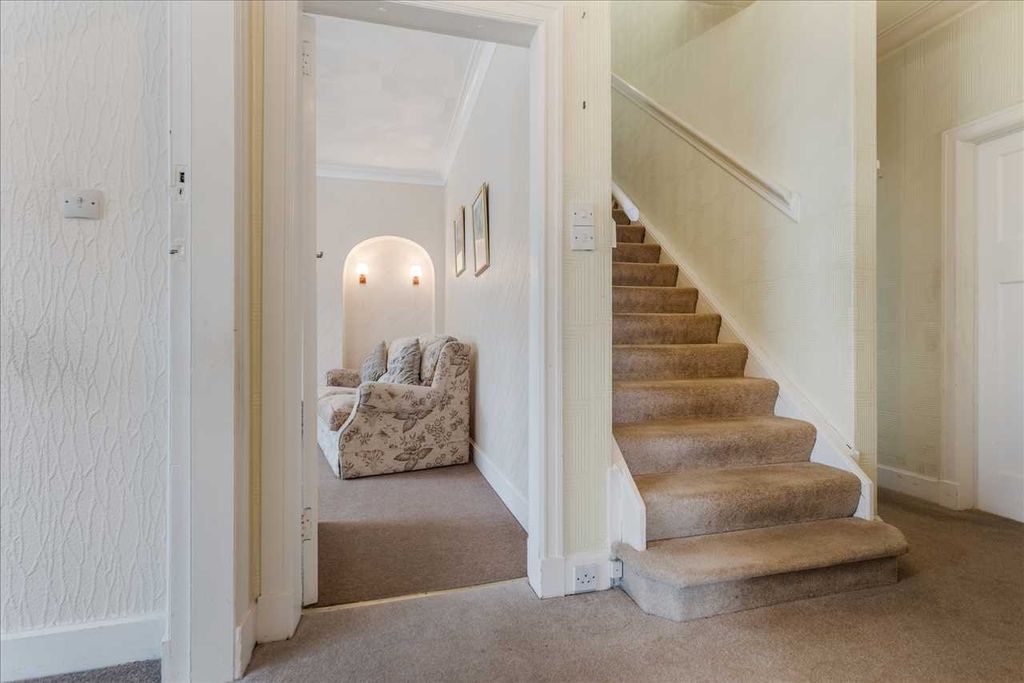 Property photo 2 of 27 Hallway