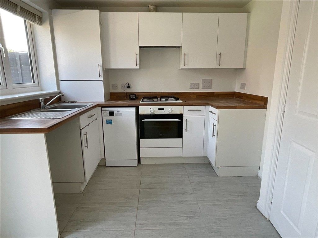 Property photo 3 of 14 Kitchen.