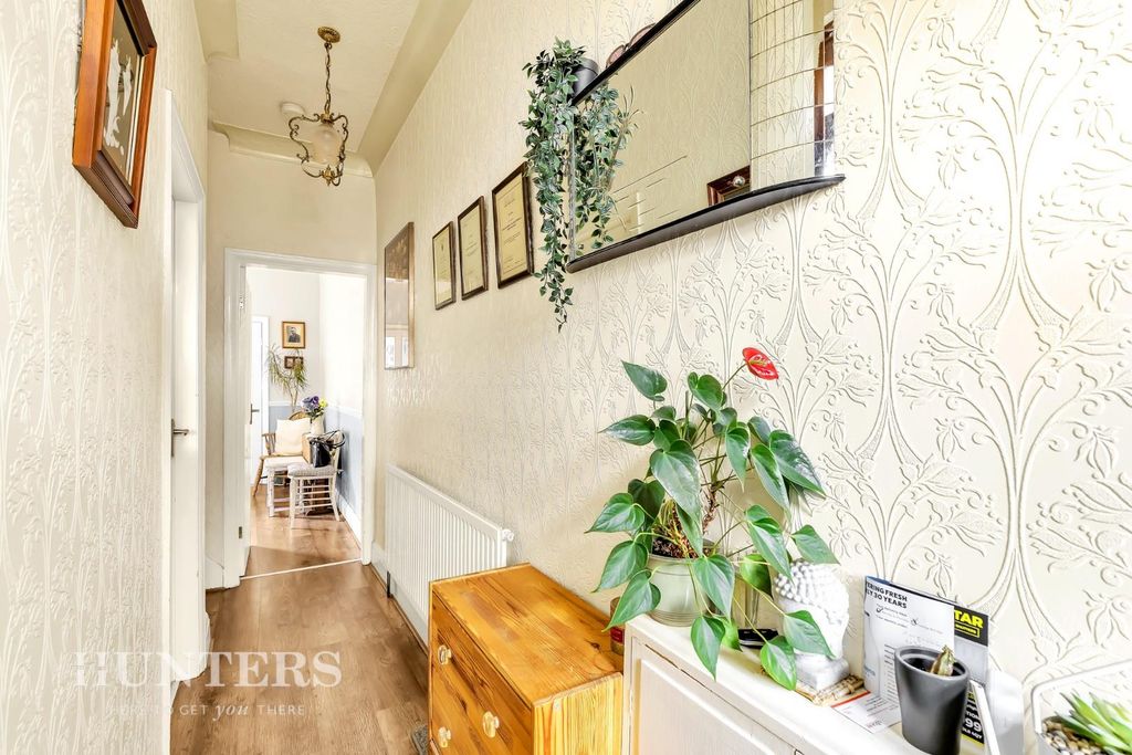 Property photo 3 of 18 Hallway