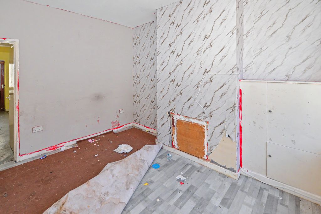 Property photo 3 of 18 100 Miner Street, Walsall, West Midlands, Ws2 8Ql