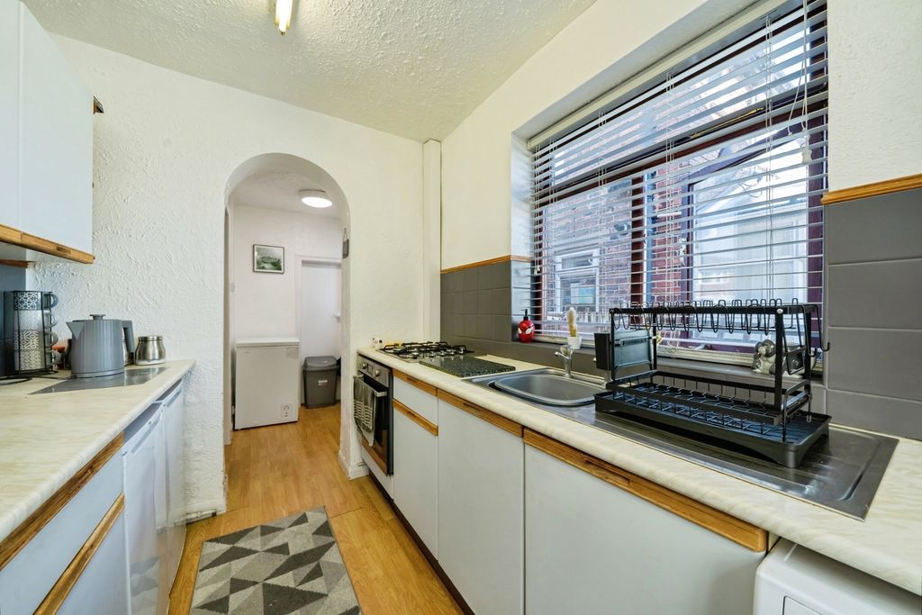 Property photo 2 of 14 Kitchen