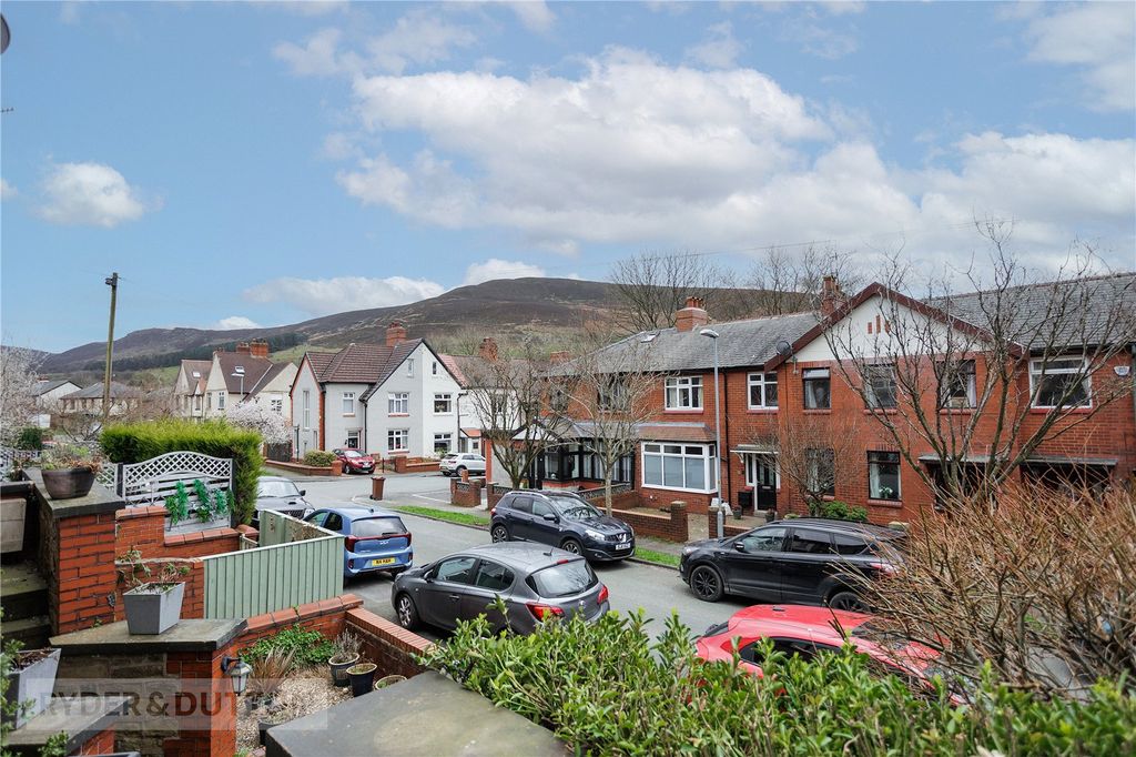 Property photo 3 of 18 Front Aspect