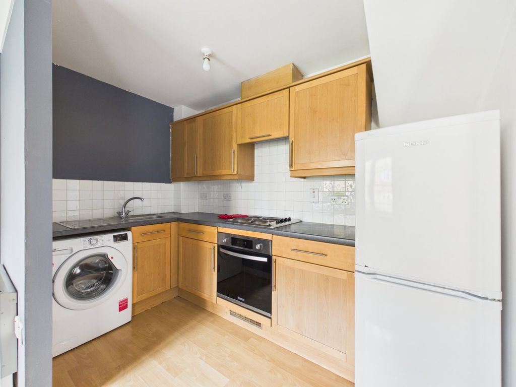 Property photo 3 of 6 Kitchen