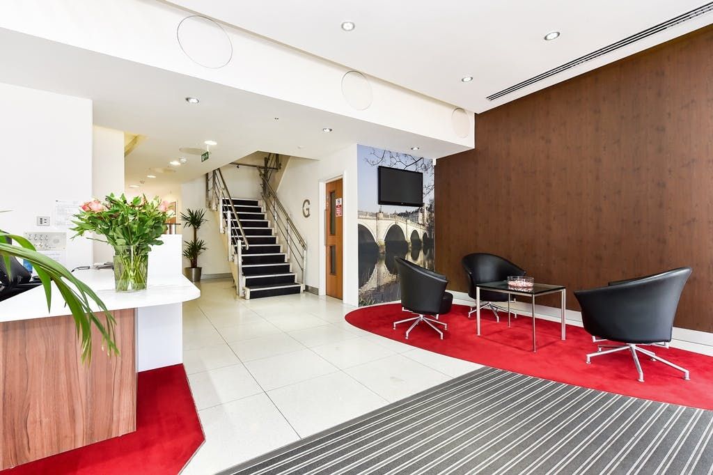 Property photo 2 of 5 Oriel House The Quadrant Richmond Office For Rent Foyer Reception