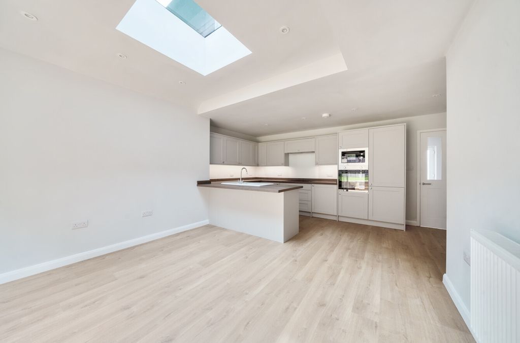 Property photo 3 of 21 1309053-10-6855c0...
