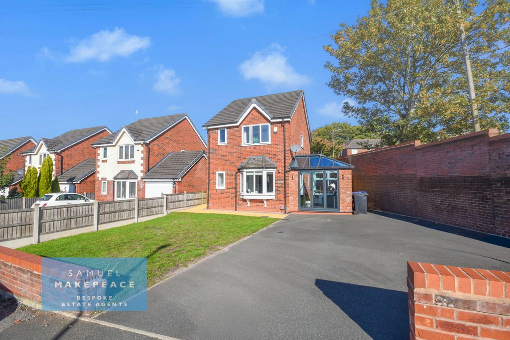 Property photo 1 of 25 3 Bedroom Detached House With Large Frontage And Office/Salon