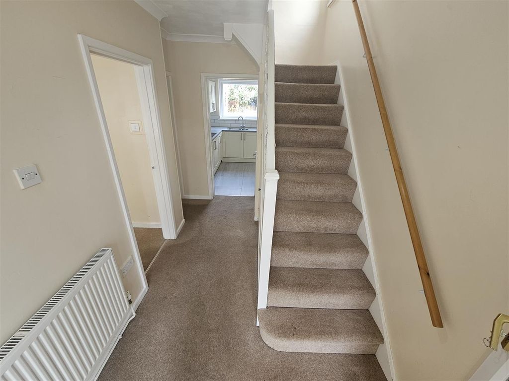 Property photo 2 of 26 Entrance Hall
