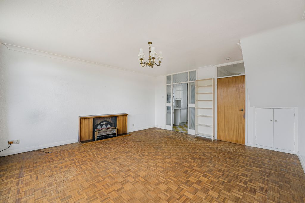 Property photo 2 of 21 Lounge