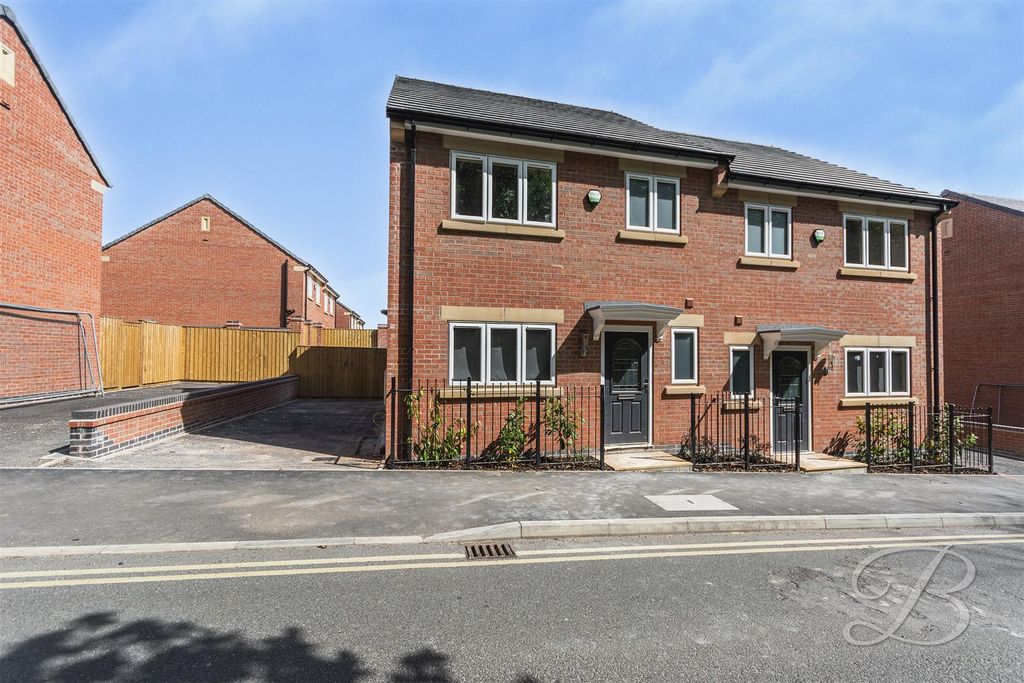 Property photo 1 of 17 Driveway