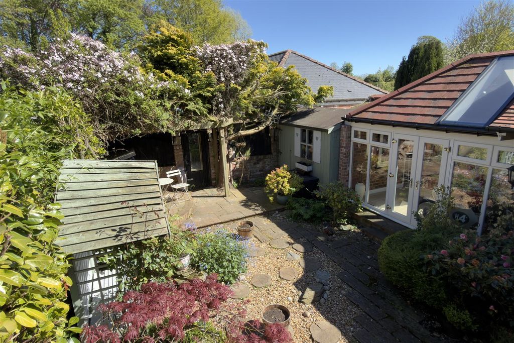 Property photo 2 of 40