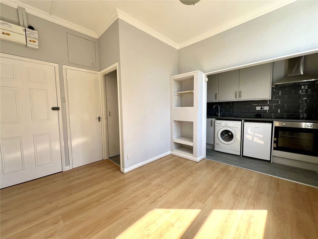 Property photo 3 of 5 Studio Room