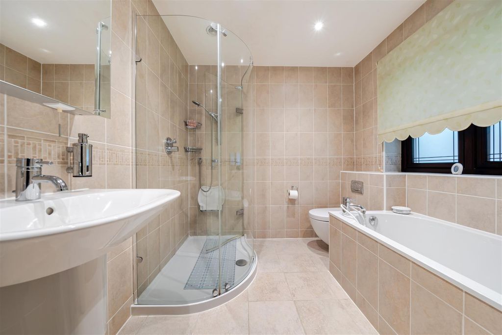 Additional image 18 of 3 bed detached bungalow for saleLondon Road, Liphook GU30