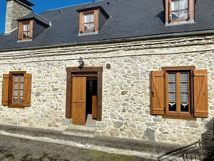 Property photo 2 of 49